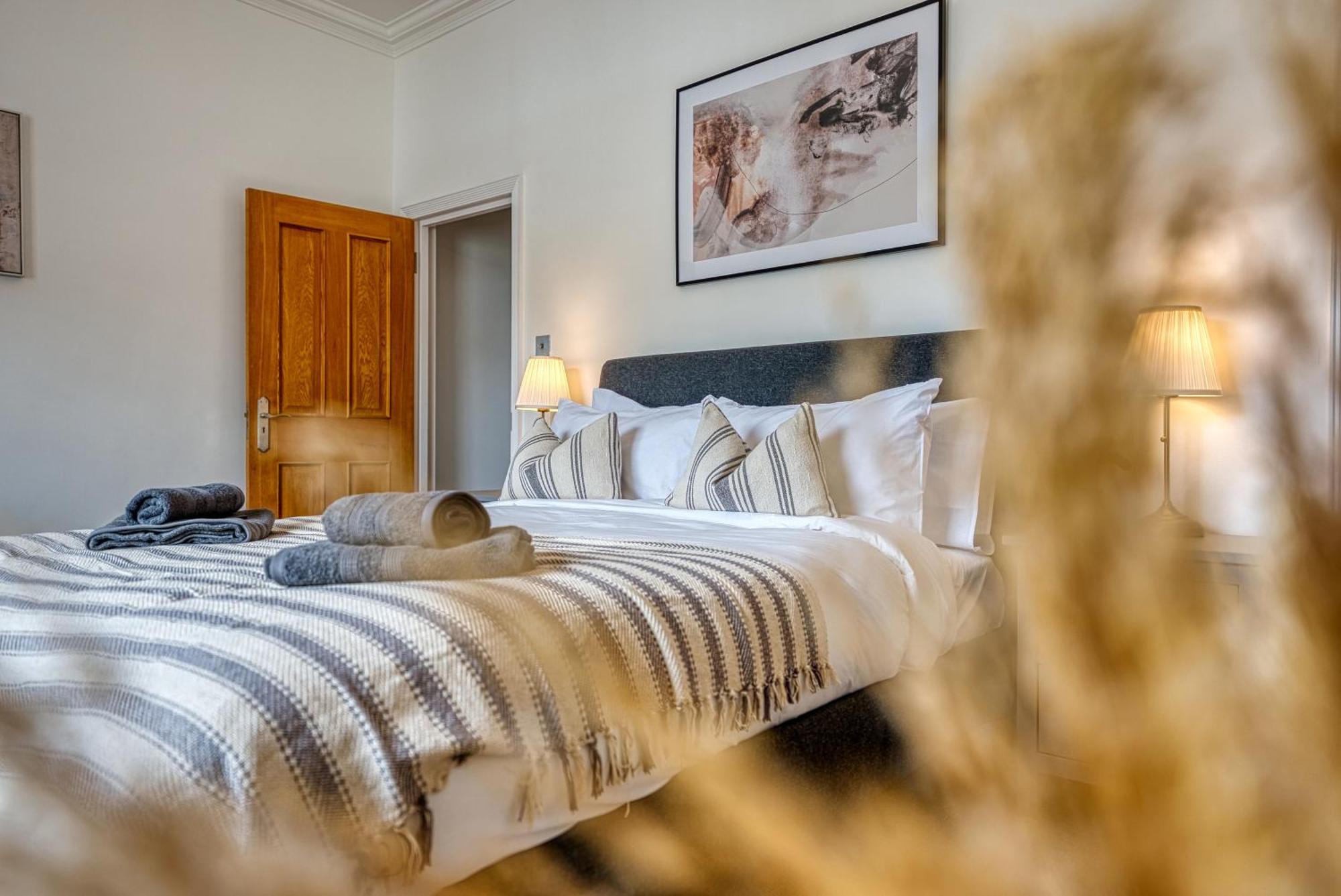 2 Bed Stunning Chic Modern Spacious Apt, Ocean Village, Southampton - Plenty Of Parking - By Blue Puffin Stays Dış mekan fotoğraf