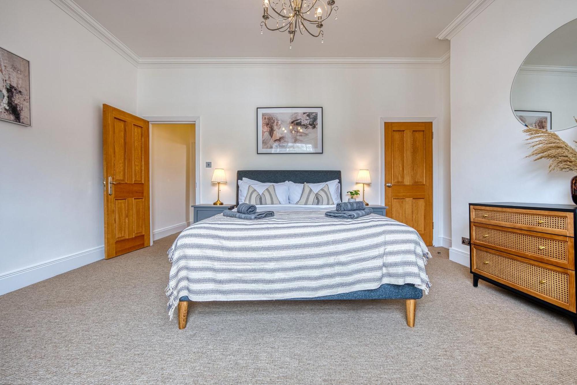 2-Bedroom Stunning, Chic, Modern & Spacious Apartment, Near Ocean Village, Central Southampton - Plenty Of Parking - By Blue Puffin Stays Dış mekan fotoğraf