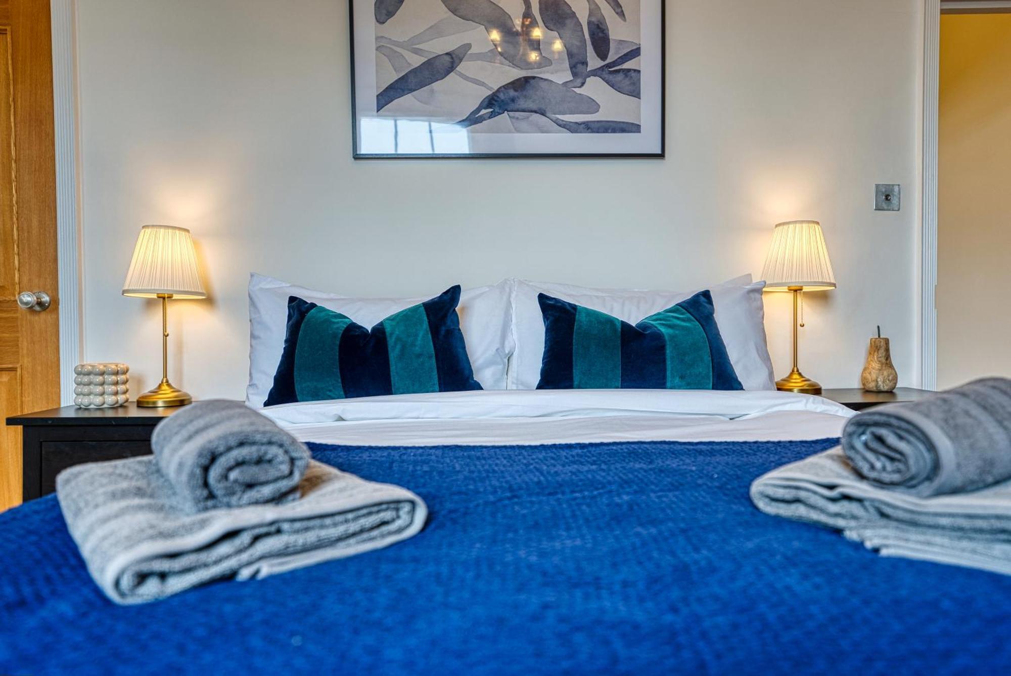 2 Bed Stunning Chic Modern Spacious Apt, Ocean Village, Southampton - Plenty Of Parking - By Blue Puffin Stays Dış mekan fotoğraf