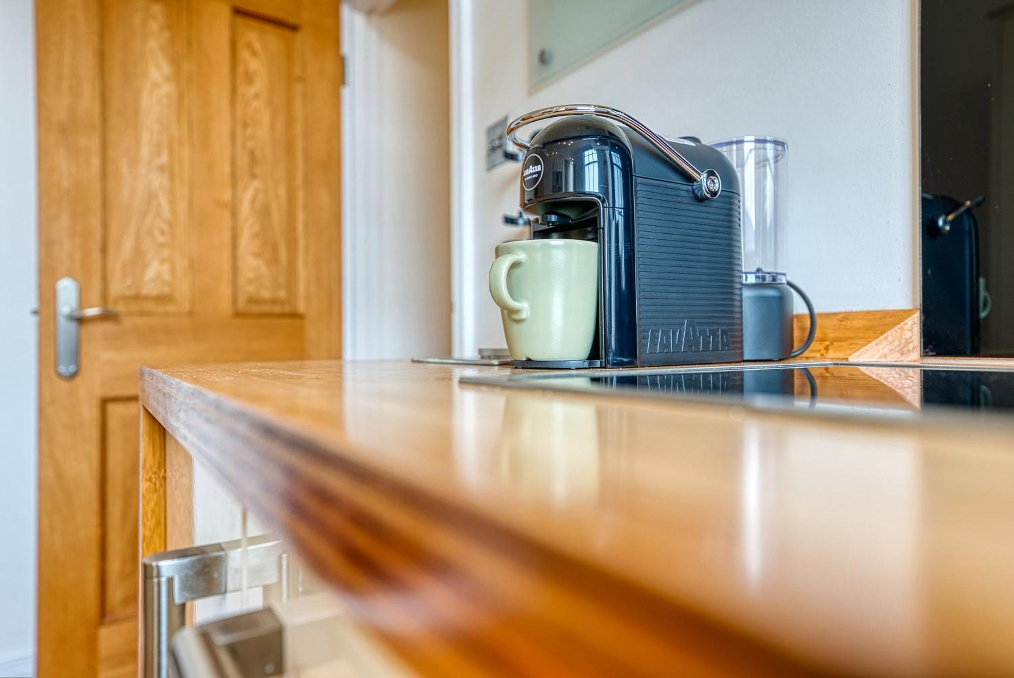 2-Bedroom Stunning, Chic, Modern & Spacious Apartment, Near Ocean Village, Central Southampton - Plenty Of Parking - By Blue Puffin Stays Dış mekan fotoğraf