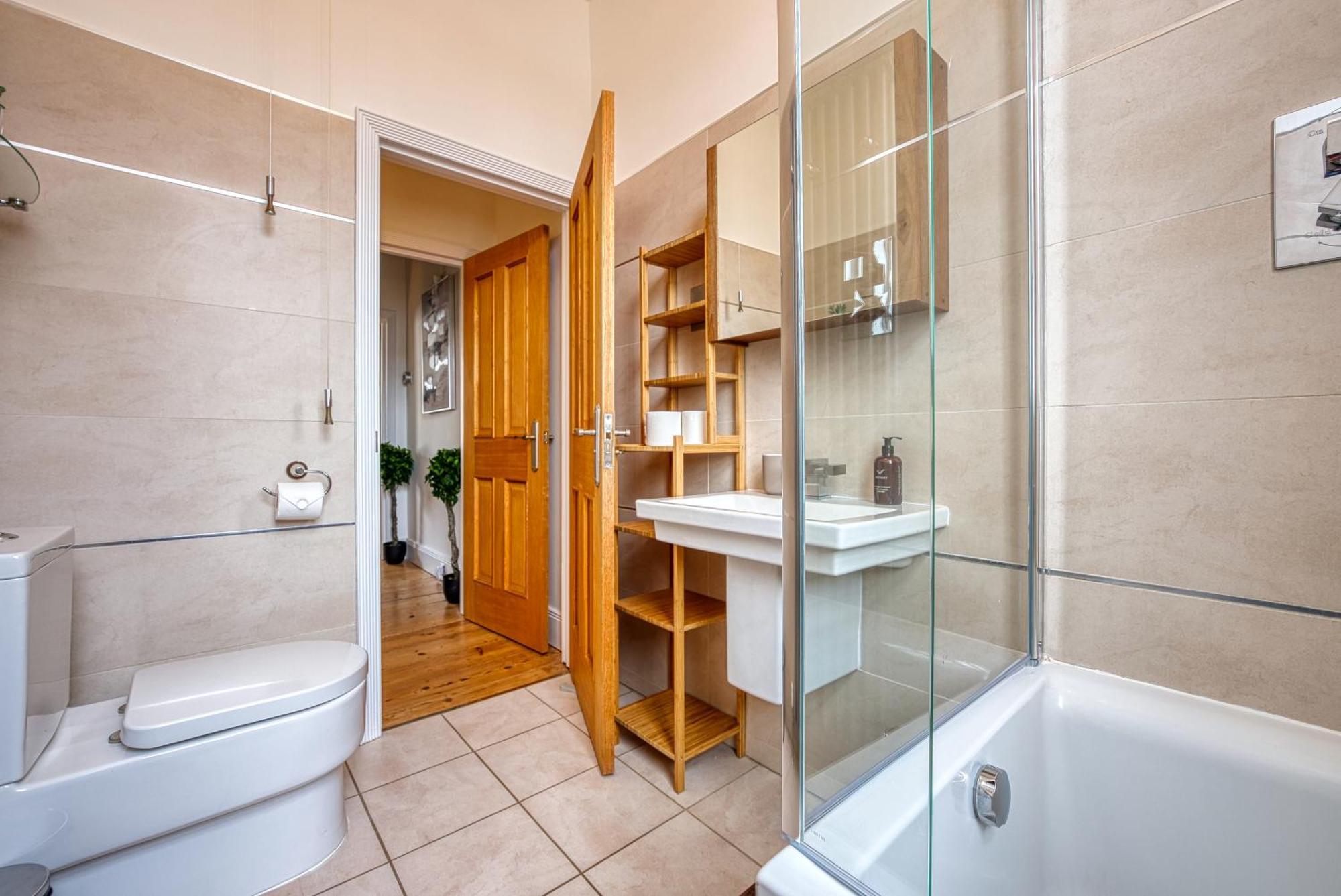 2-Bedroom Stunning, Chic, Modern & Spacious Apartment, Near Ocean Village, Central Southampton - Plenty Of Parking - By Blue Puffin Stays Dış mekan fotoğraf