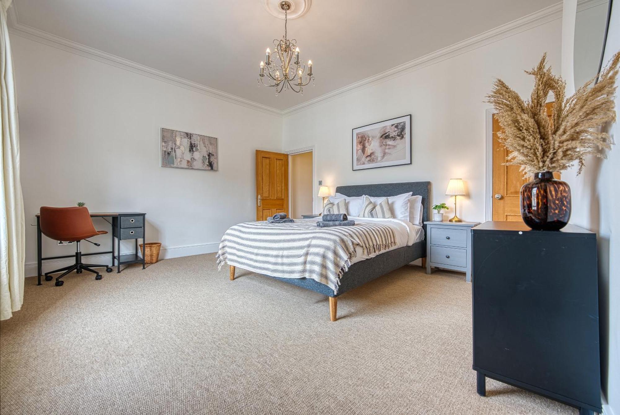 2 Bed Stunning Chic Modern Spacious Apt, Ocean Village, Southampton - Plenty Of Parking - By Blue Puffin Stays Dış mekan fotoğraf