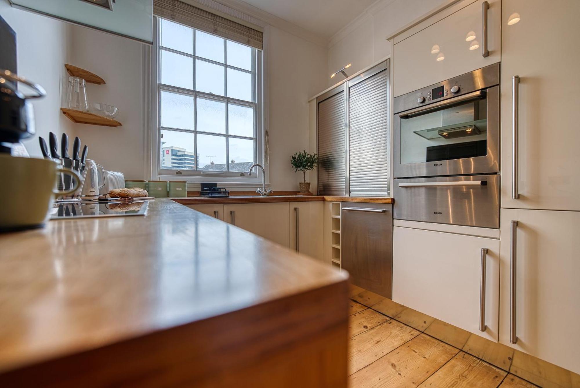 2 Bed Stunning Chic Modern Spacious Apt, Ocean Village, Southampton - Plenty Of Parking - By Blue Puffin Stays Dış mekan fotoğraf