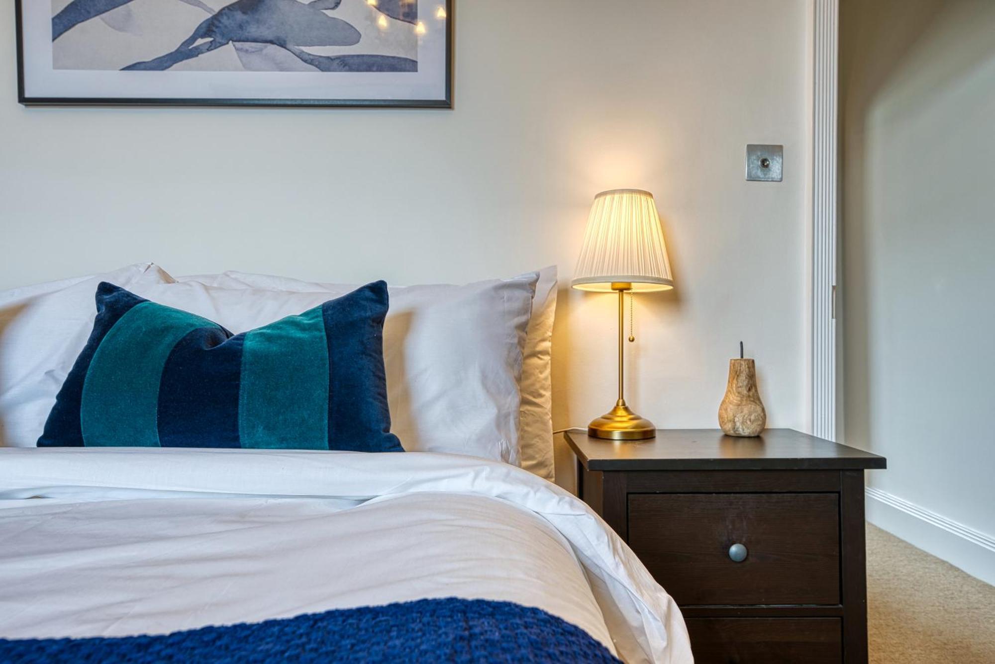 2 Bed Stunning Chic Modern Spacious Apt, Ocean Village, Southampton - Plenty Of Parking - By Blue Puffin Stays Dış mekan fotoğraf