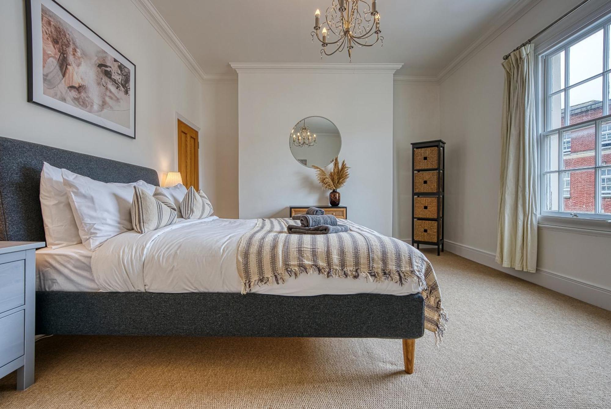2 Bed Stunning Chic Modern Spacious Apt, Ocean Village, Southampton - Plenty Of Parking - By Blue Puffin Stays Dış mekan fotoğraf