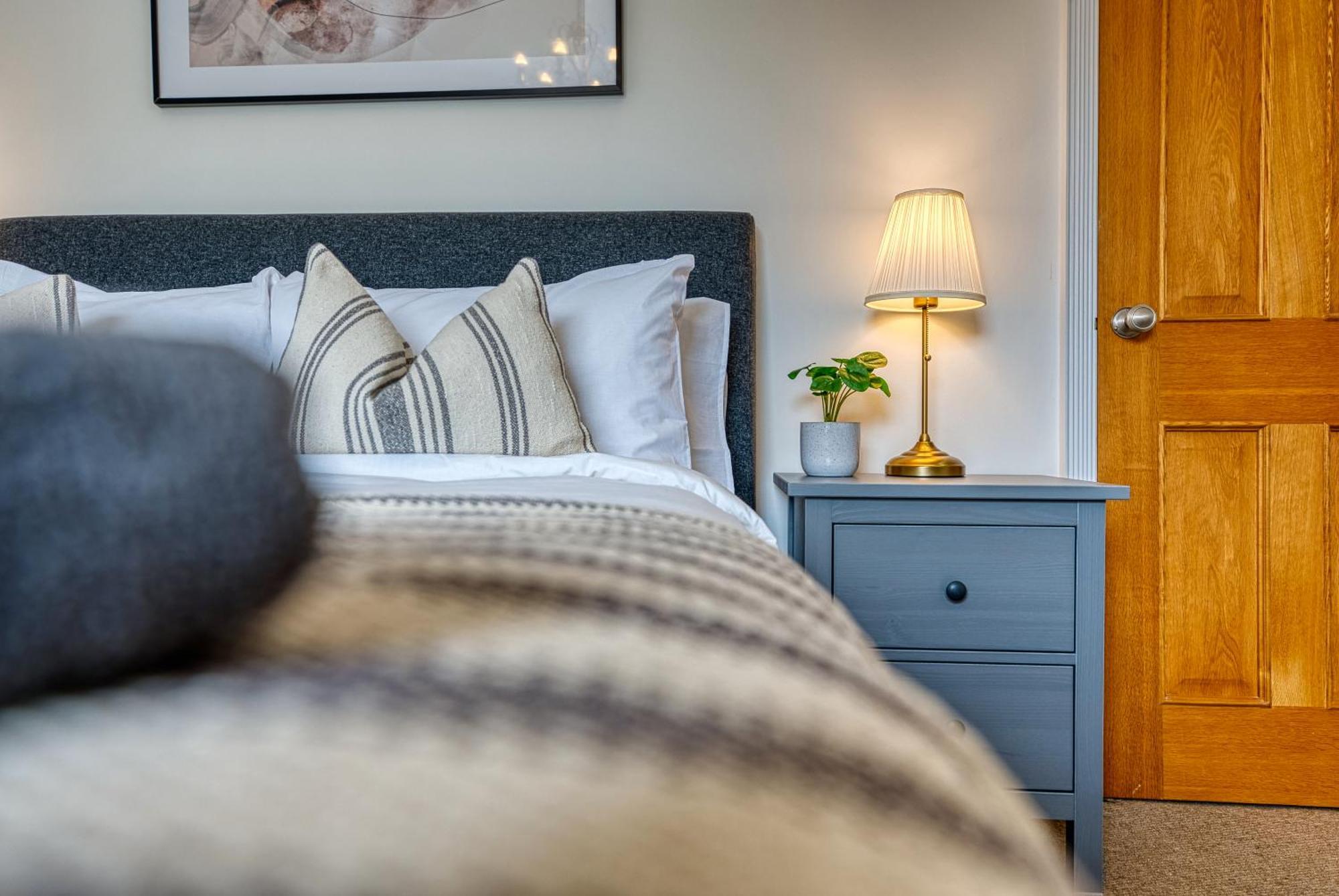 2 Bed Stunning Chic Modern Spacious Apt, Ocean Village, Southampton - Plenty Of Parking - By Blue Puffin Stays Dış mekan fotoğraf