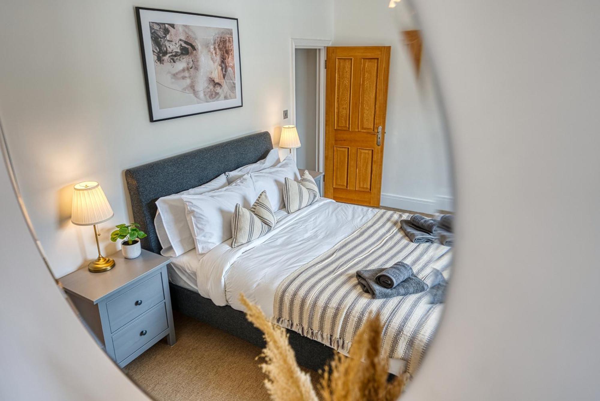 2 Bed Stunning Chic Modern Spacious Apt, Ocean Village, Southampton - Plenty Of Parking - By Blue Puffin Stays Dış mekan fotoğraf